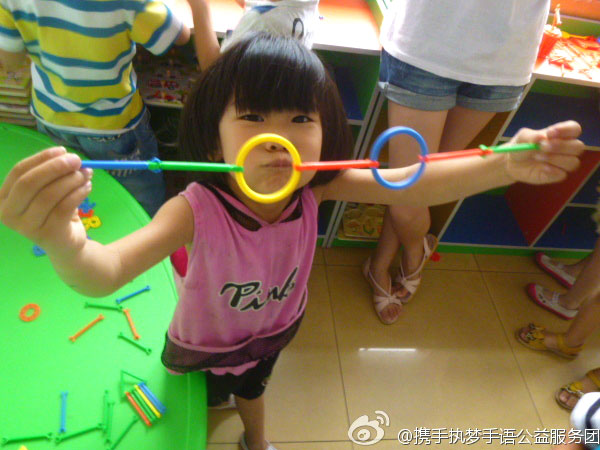 7��8����8��15�գ�ɽ�|������W(xu��)���y�ֈ�(zh��)��(m��ng)�����Z(y��)�������(w��)�F(tu��n)��ɽ�|�Ͳ��e�k�˞���37��Ĺ�����(d��ng)�������������؅^(q��)���L�@����ͯ�ļ�ͥ���˽Ⲣӛ��@����ͯ����ͽ�����r���_(k��i)չ�o(w��)�ϵK���Z(y��)��Ӗ(x��n)�����D��ɽ�|ʡ�Ͳ��а��`����(f��)���ĵĺ��ӂ�չʾ�����Ą�(chu��ng)���ֹ���