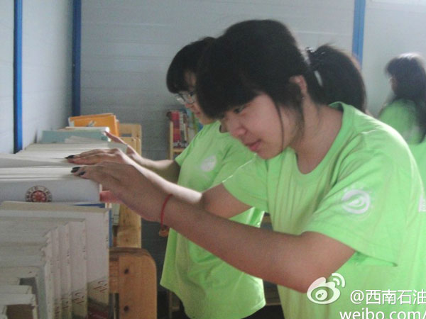 7��20�գ��巿����Đ��ĕ��ݽK��������ʯ�ʹ�W(xu��)У��(b��o)ӛ�߈F(tu��n)�(du��)�T����Ŭ���²����ꮅ���D��һ���(du��)�T������D���^����¶������ϲ��Ц�ݡ�