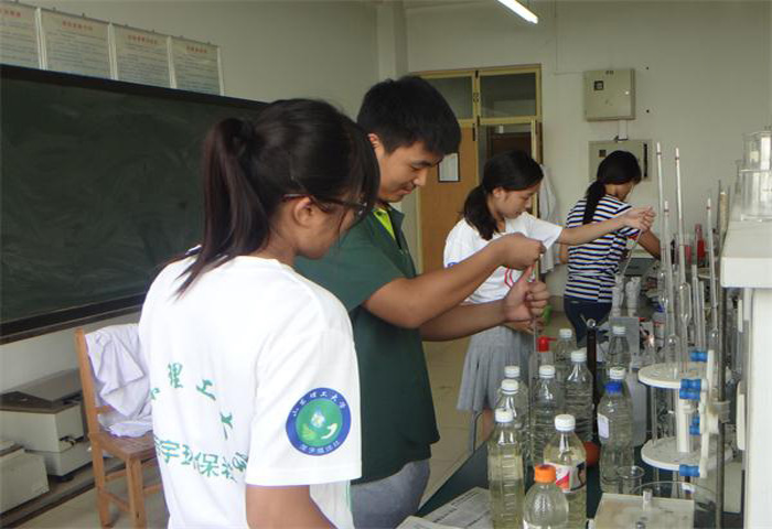 ꠆T���ڌ���Ҍ��ɼ��؁���ˮ���M�Ќ�����,������Ҫ����ˮ�ӵ�PH�������늌�(d��o)�ʡ������ȹ����ָ�˵ęz�y����(sh��)��(j��)�M��̎����