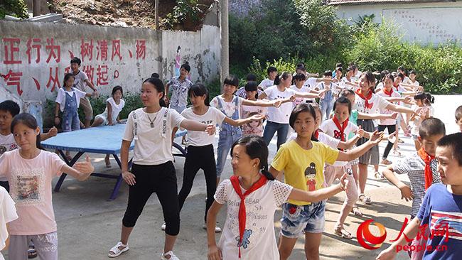 ���ϿƼ���W(xu��)��һ��һ·���x��(w��)֧���c����(zh��n)��ؚ�{(di��o)�Ќ��`�F(tu��n)��������ꖿh��¹ɽ�(zh��n)�u�ŸG���_չ�x��(w��)֧�̺ͷ�ؚ�{(di��o)�����D��־Ը�߽̺��ӂ�̫�Oȭ�����F(tu��n)��ṩ��