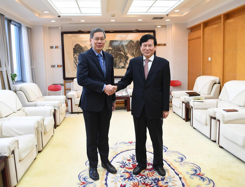 人民日報(bào)社社長、總編輯庹震會(huì)見新加坡駐華大使呂德耀一行